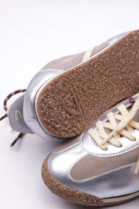 Sneakers Puraai Panther Radio