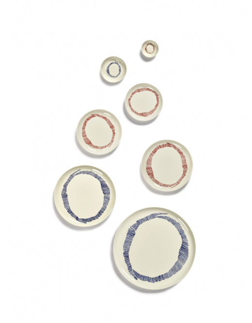 <transcy>Plate Feast M L22.5 X W22.5 X H2 Cm White Swirl-Stripes Red</transcy>