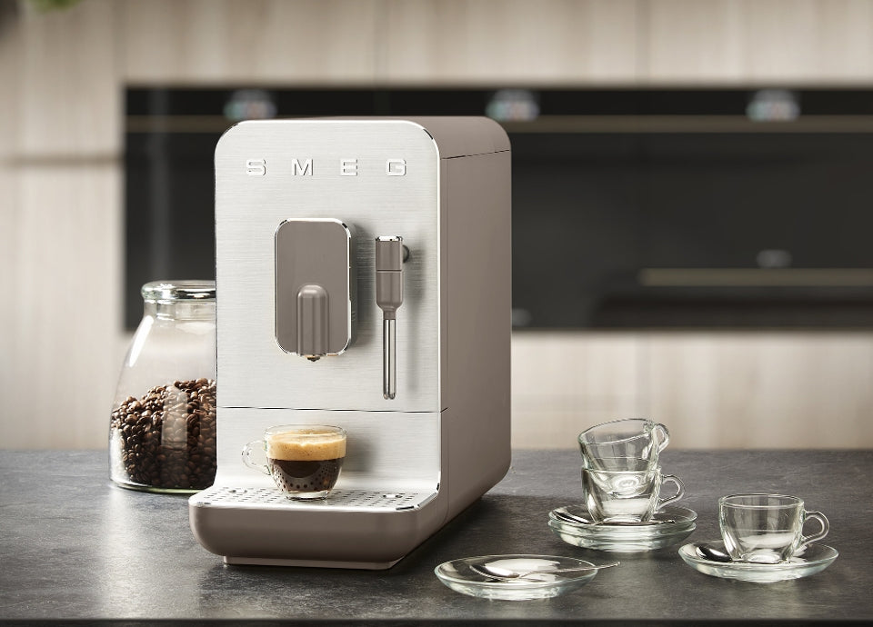 Koffiezetapparaat Smeg Bean to Cup met Stomer