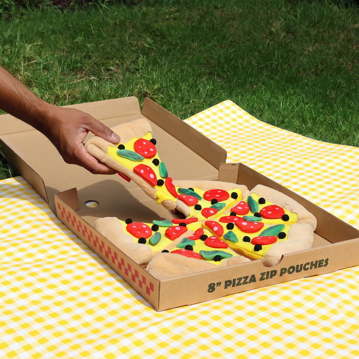Pochette Plush Zip Pouch Pizza