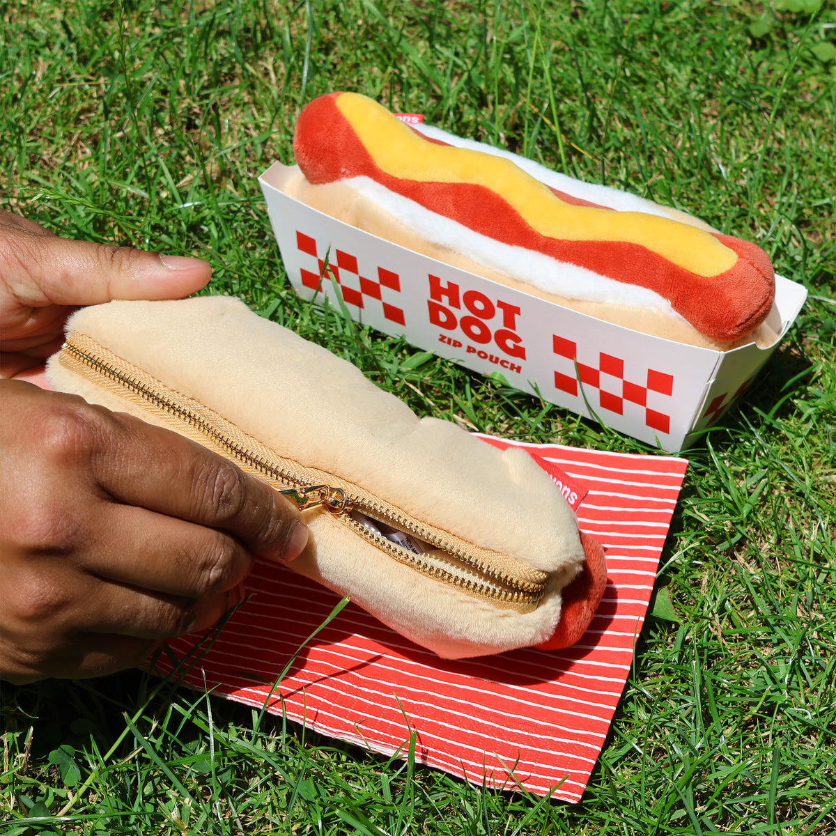 Pochette Plush Zip Pouch Hot-Dog