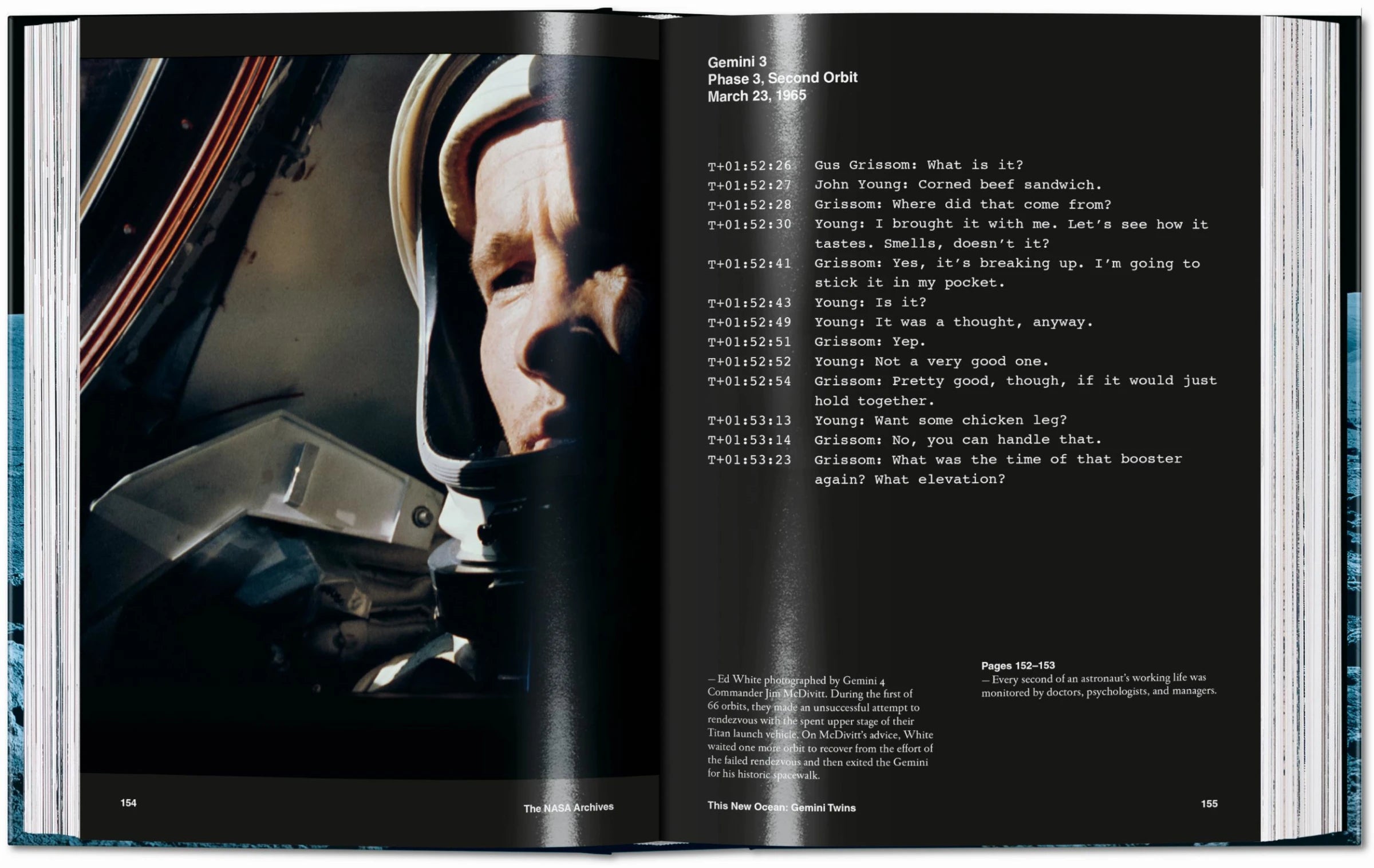 Boek The NASA Archives 40th Ed.