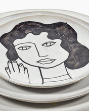 Afbeelding in Gallery-weergave laden, Bord La Mere Rond Tekening Marie D20 H2 cm Off-White