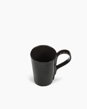 Afbeelding in Gallery-weergave laden, Beker La Mere Mug met Oor L12 B8 H11,5 cm Ebony Black