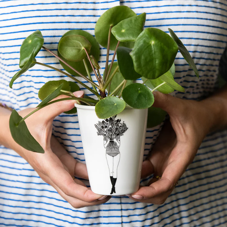 <transcy>Cup Helen B Flower Girl</transcy>