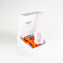 Afbeelding in Gallery-weergave laden, Beeldje Saint of Love 25 cm Orange