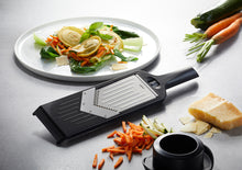 Afbeelding in Gallery-weergave laden, Mandoline Gefu Violo 2.0 V-schaaf Julienne