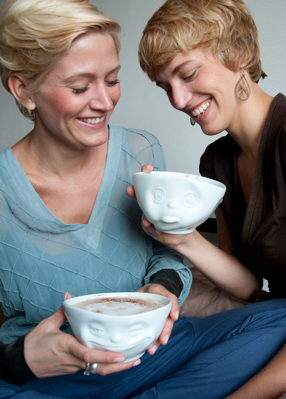 <transcy>Bowl of Bowl Grinning 500 ml</transcy>