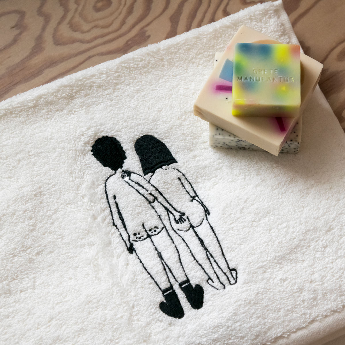 <transcy>Guest towels Helen B Naked Couple Back set 2</transcy>