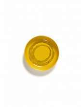 Afbeelding in Gallery-weergave laden, Bord Hoog Feast D22 X H4 Cm Sunny Yellow Swirl-Dots Zwart