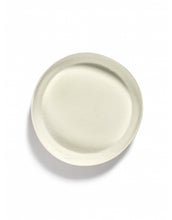 Afbeelding in Gallery-weergave laden, Serveerschaal Feast M D36 H6 Cm Wit Swirl-Stripes Rood