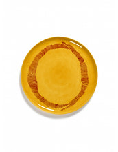 Afbeelding in Gallery-weergave laden, Serveerbord Feast D35 X H2 Cm Sunny Yellow Swirl-Stripes Rood