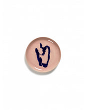 Afbeelding in Gallery-weergave laden, Bord Feast M D22,5 X H2 Cm Delicious Pink Paprika Blauw