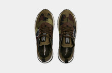 Afbeelding in Gallery-weergave laden, Koop nu deze sneakers van Philippe Model Camouflage Vert in de webshop van perron87, een conceptstore te Sint-Niklaas.