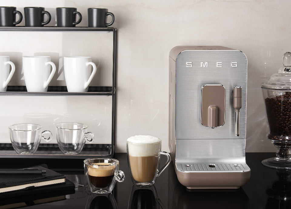 Koffiezetapparaat Smeg Bean to Cup met Stomer