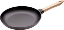 Afbeelding in Gallery-weergave laden, Pan Staub met Houten Steel 24cm