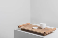 Afbeelding in Gallery-weergave laden, Plateau Studio Simple Ceremony Eik L51 B26,5 H6,5 cm