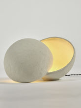 Afbeelding in Gallery-weergave laden, Lamp Earth Tafellamp Bol L41 B29 H25 Wit