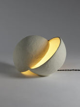 Afbeelding in Gallery-weergave laden, Lamp Earth Tafellamp Bol L41 B29 H25 Wit