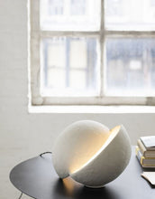 Afbeelding in Gallery-weergave laden, Lamp Earth Tafellamp Bol L41 B29 H25 Wit
